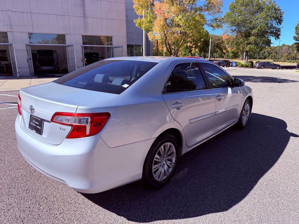 Used 2014 Toyota Camry LE FWD image 11
