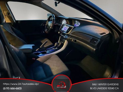 Used 2017 Honda Accord EX image 27