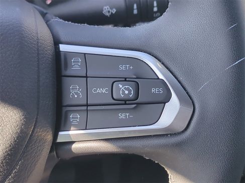 Used 2025 Jeep Compass Limited image 28