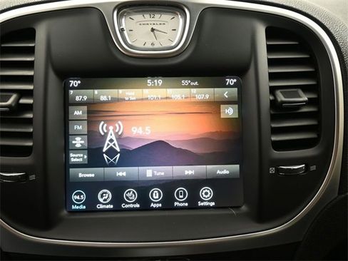 Used 2018 Chrysler 300 Limited w/ Safetytec Plus Group image 7