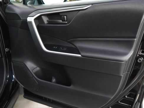 Used 2019 Toyota RAV4 LE w/ Carpet Mat Package AWD/4WD image 9