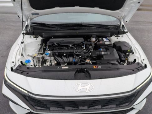 Used 2025 Hyundai Elantra Sport FWD image 26