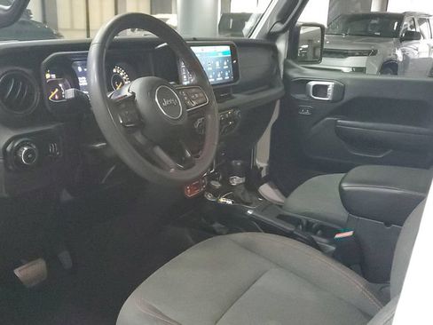 Used 2024 Jeep Wrangler Unlimited Rubicon AWD/4WD image 18