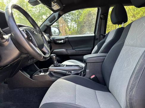 Used 2020 Toyota Tacoma TRD Sport w/ Technology Package RWD image 14