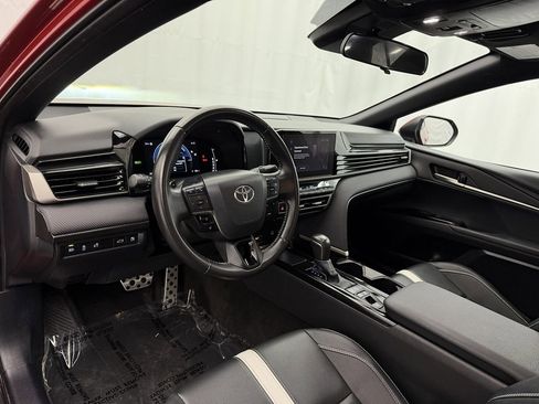 Used 2025 Toyota Camry SE FWD image 6