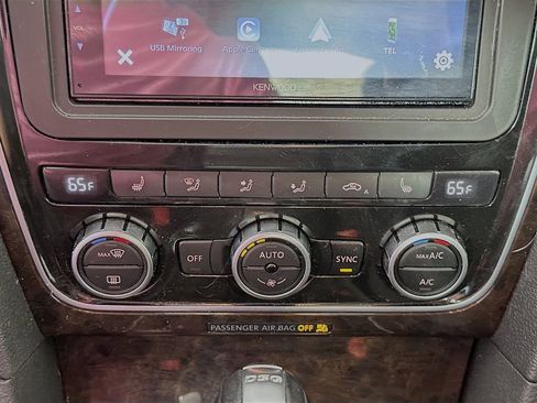 Used 2014 Volkswagen Passat TDI SEL Premium image 15