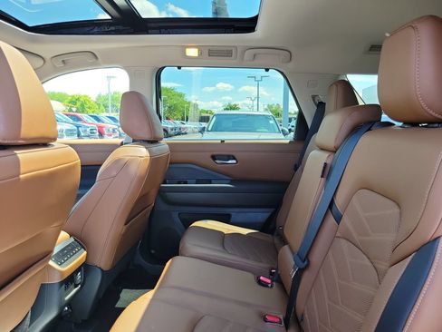 Used 2024 Nissan Pathfinder Platinum w/ Cargo Package AWD/4WD image 14