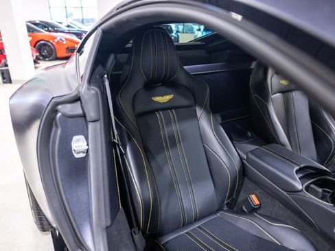 Used 2022 Aston Martin V8 Vantage Coupe RWD image 28