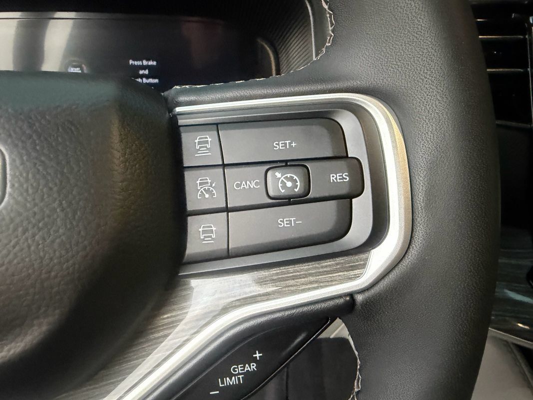 Used 2022 Jeep Wagoneer Series II AWD/4WD image 36