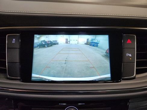 Used 2018 Buick Enclave Essence image 15