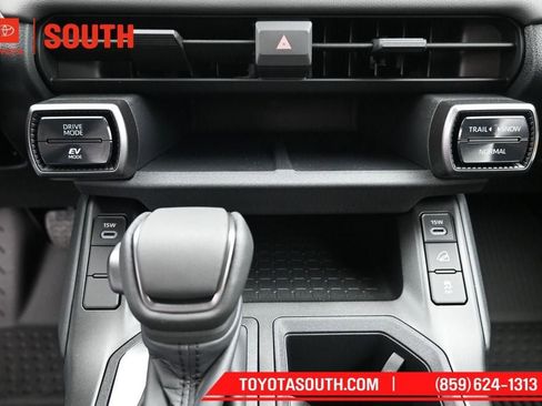 New 2026 Toyota RAV4 SE w/ Convenience Package AWD/4WD image 18