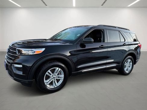 Used 2024 Ford Explorer XLT image 1