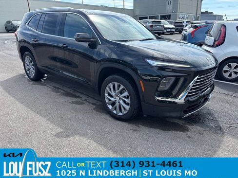 Used 2025 Buick Enclave Preferred FWD image 1