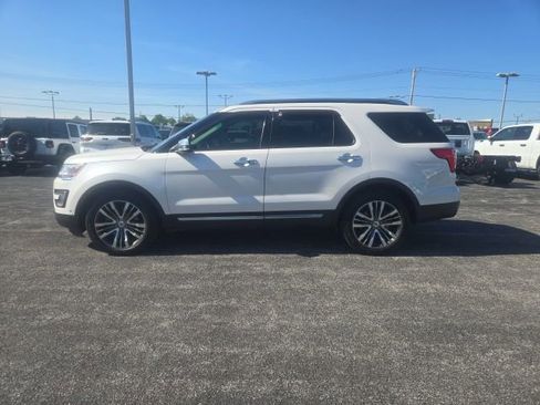 Used 2017 Ford Explorer Platinum AWD/4WD image 4