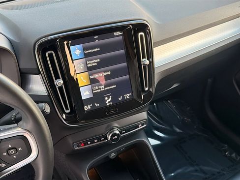 Used 2022 Volvo XC40 T5 Momentum image 27