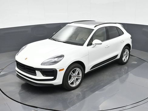 Certified 2023 Porsche Macan AWD/4WD image 26