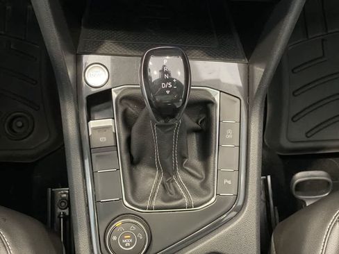 Used 2022 Volkswagen Tiguan SE R-Line AWD/4WD image 22