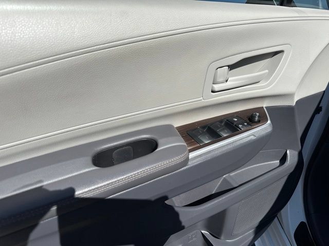 Used 2023 Toyota Sienna LE AWD/4WD image 9