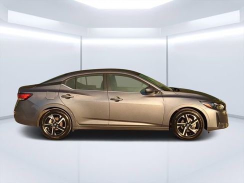 Used 2025 Nissan Sentra SV image 2
