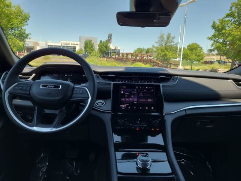 New 2025 Jeep Grand Cherokee Altitude w/ Trailer Tow Package image 18