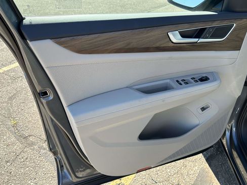 New 2025 Volkswagen Atlas SE image 16