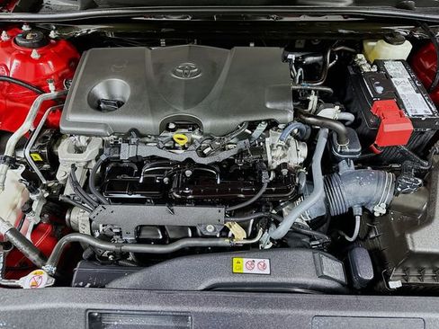 Used 2022 Toyota Camry SE image 4