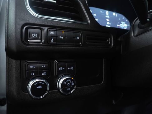 Used 2022 GMC Yukon XL SLE w/ Gmc Pro Safety Plus Package image 22