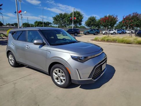 Used 2024 Kia Soul LX w/ Option Group 015 FWD image 7