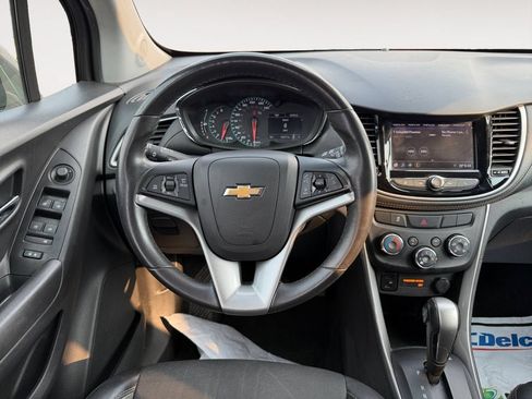 Used 2020 Chevrolet Trax LT w/ LT Convenience Package AWD/4WD image 12