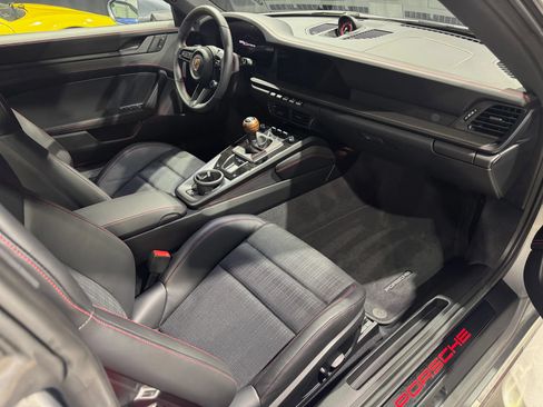 Used 2025 Porsche 911 Carrera T RWD image 9