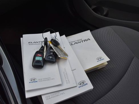 Used 2015 Hyundai Elantra SE w/ Option Group 02 FWD image 21