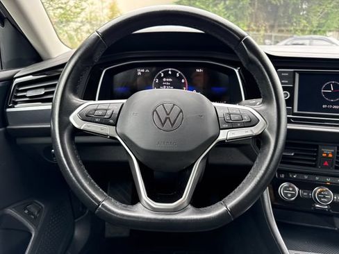 Used 2024 Volkswagen Jetta SE FWD image 18