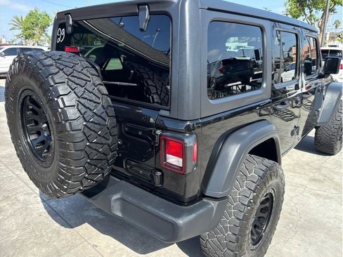 Used 2018 Jeep Wrangler Unlimited Sport S AWD/4WD image 13