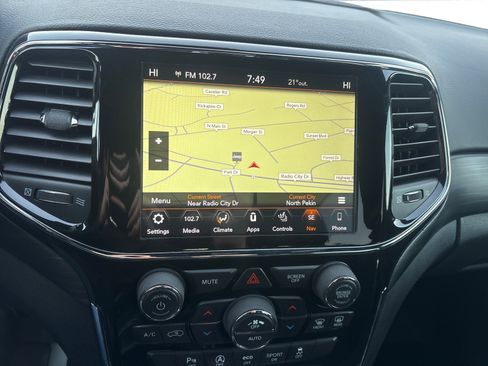 Used 2019 Jeep Grand Cherokee Altitude image 26