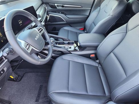 New 2025 Kia Telluride S image 8