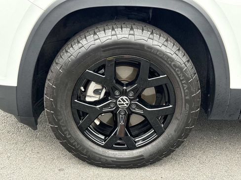 Used 2024 Volkswagen Atlas Peak Edition SE AWD/4WD image 8