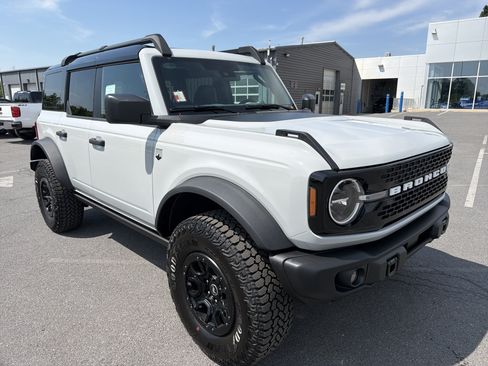 New 2026 Ford Bronco Big Bend w/ Black Diamond Package AWD/4WD image 1