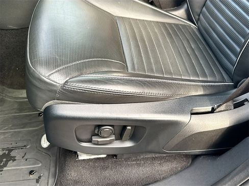 Used 2018 Land Rover Discovery HSE image 21