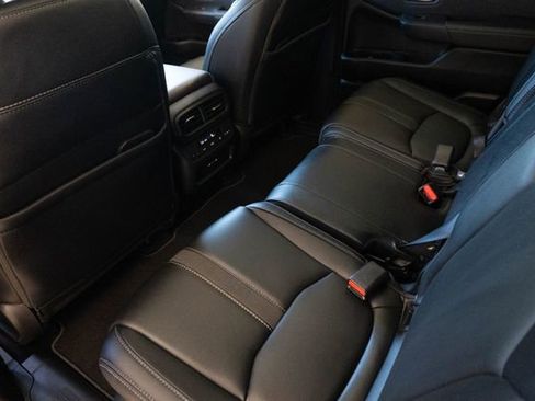 Used 2024 Honda Pilot Touring image 18