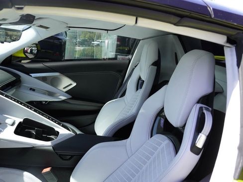 Used 2023 Chevrolet Corvette Stingray Premium Conv w/ Z51 Performance Package image 17