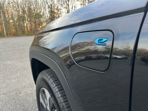 Used 2023 Jeep Grand Cherokee 4WD 4xe image 17