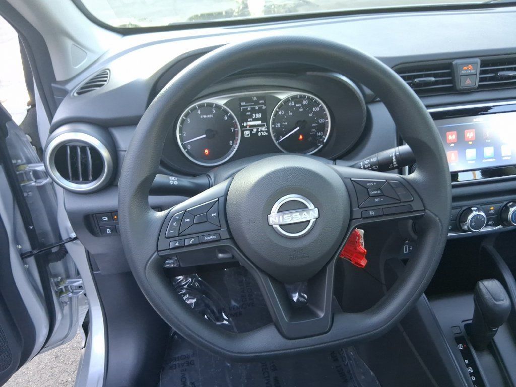 Used 2025 Nissan Versa S FWD image 15