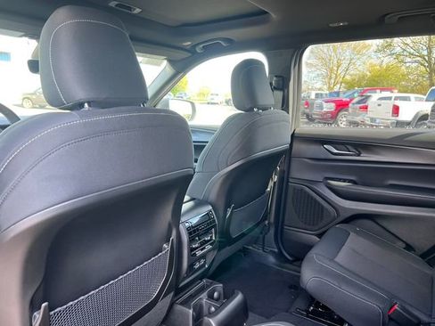 New 2026 Jeep Grand Cherokee L Laredo AWD/4WD image 32