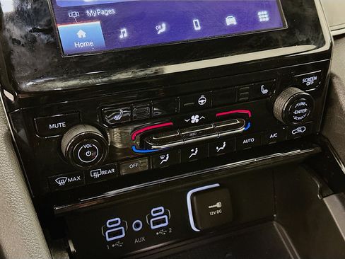 Used 2023 Jeep Grand Cherokee Altitude image 23