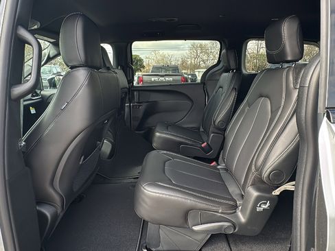 New 2026 Chrysler Pacifica Select w/ S Appearance Package image 14