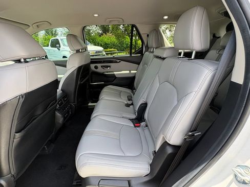 Used 2025 Honda Pilot EX-L image 17