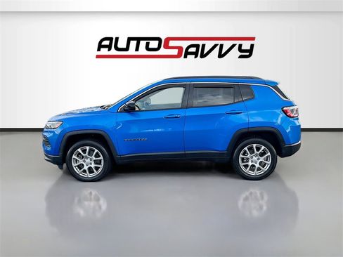 Used 2023 Jeep Compass Latitude image 4