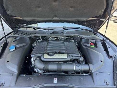 Used 2018 Porsche Cayenne AWD/4WD image 5