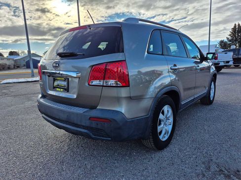 Used 2013 Kia Sorento LX w/ Convenience Pkg image 3