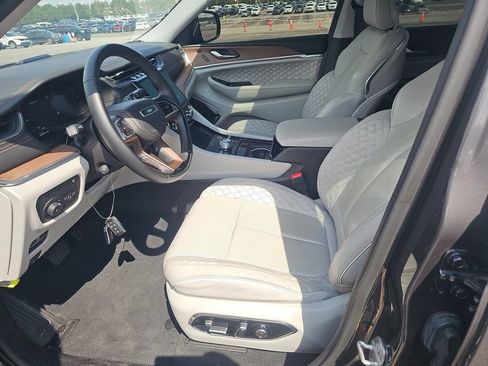Used 2022 Jeep Grand Cherokee Summit w/ Luxury Tech Group V AWD/4WD image 3